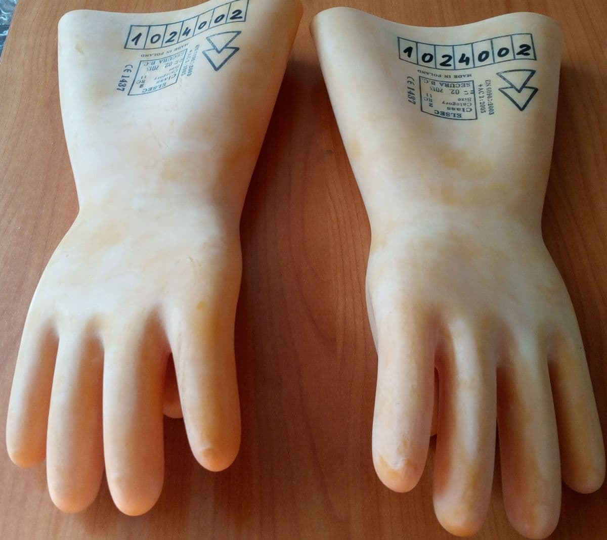 Guantes dieléctricos